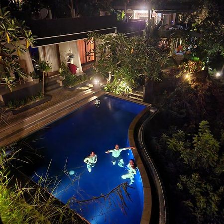 Bagus Ink Surf Camp Albergue Uluwatu Exterior foto