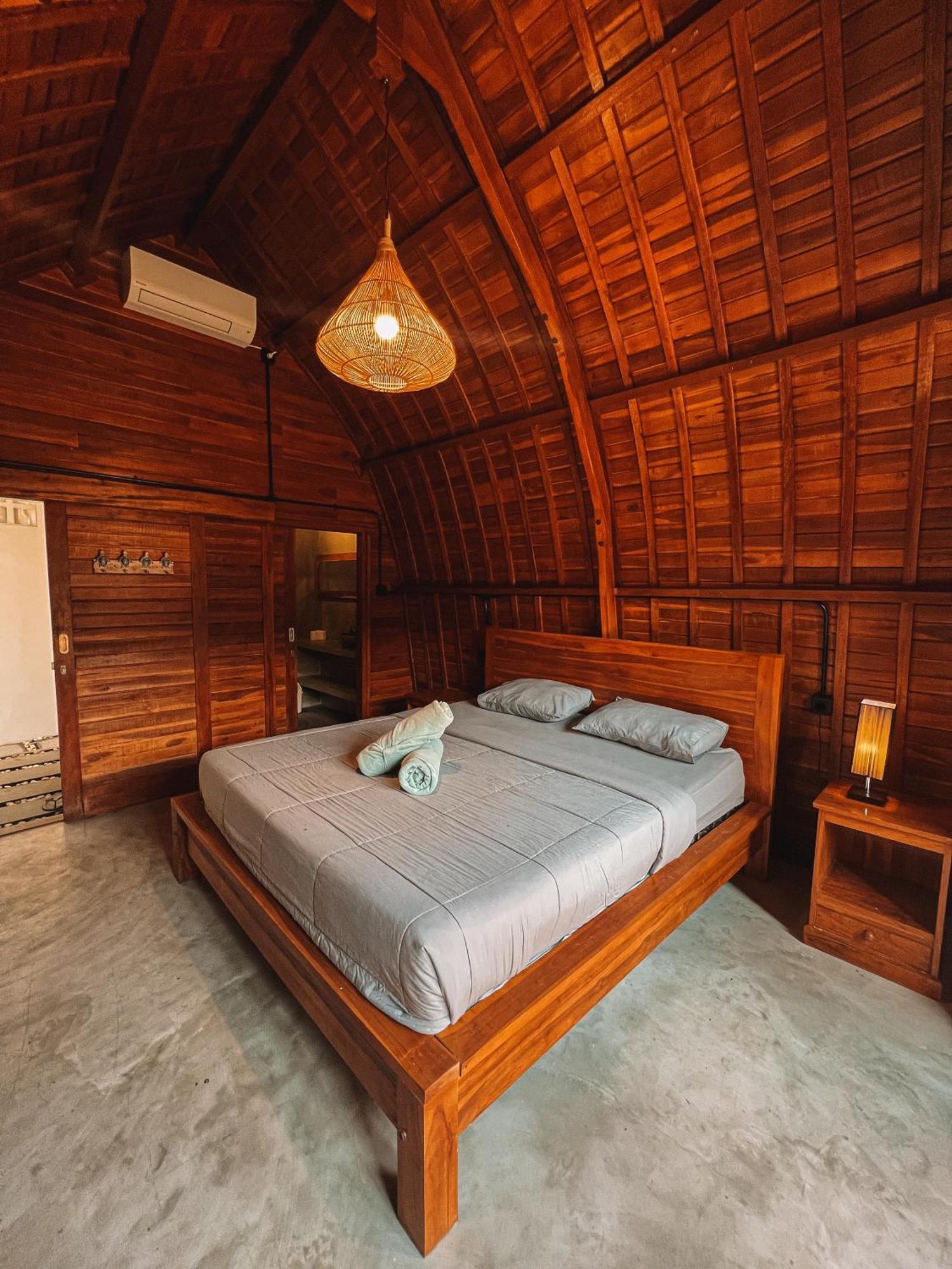 Bagus Ink Surf Camp Albergue Uluwatu Exterior foto