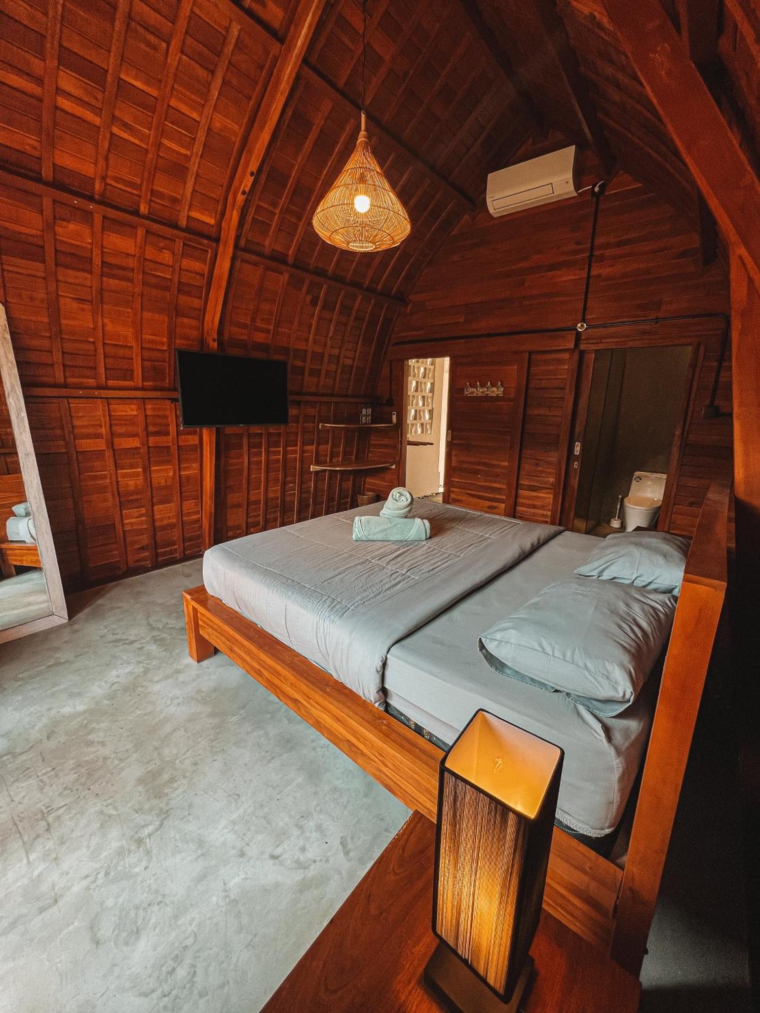 Bagus Ink Surf Camp Albergue Uluwatu Exterior foto